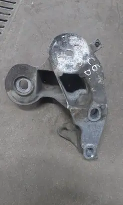 Engine mounting bracket