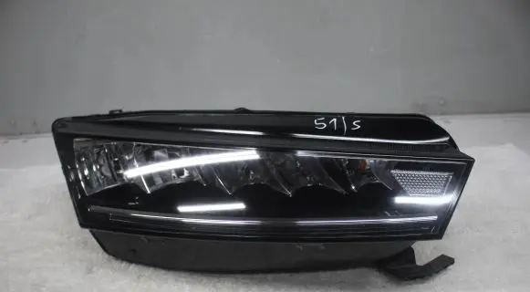 Skoda Octavia Mk4 Headlight/headlamp 5E4941016 030111823200 LE18A6418