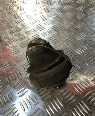 Engine mount bracket