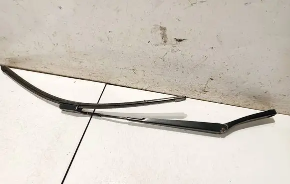 Front wiper blade arm