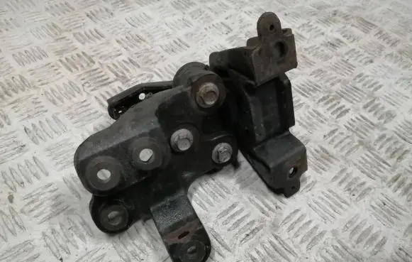 Citroen C1 Gearbox mounting bracket
