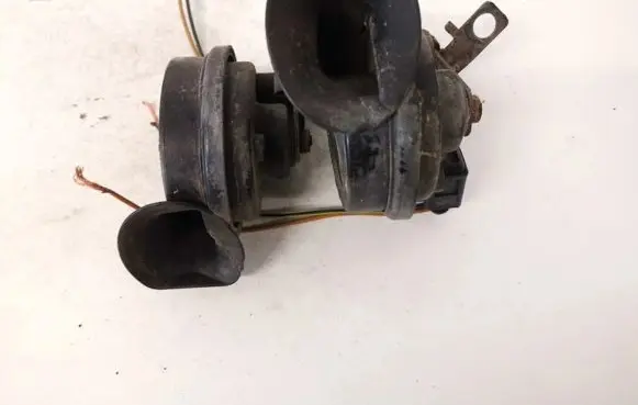 Volkswagen Polo III 6N 6N2 6NF Horn signal e1000209