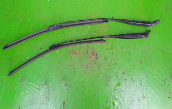 Mercedes-Benz A W168 Front wiper blade arm