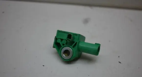 Chrysler Town & Country V Airbag deployment crash/impact sensor 68137949AA