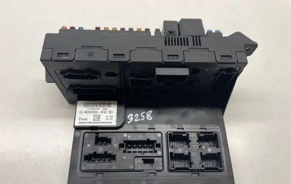 Mercedes-Benz E W211 SAM control unit 2115457301 A2115457301