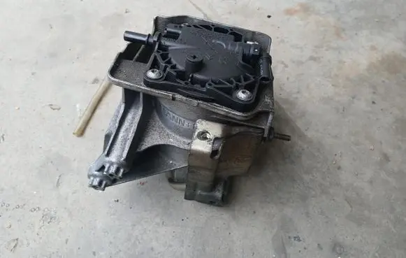 Ford Kuga I Fuel filter housing 9813802280