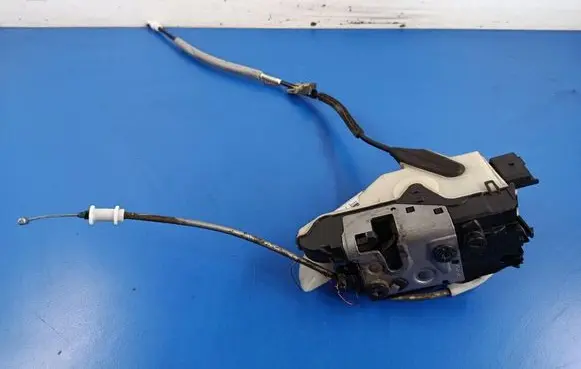 Citroen DS4 Front door lock 9685351380
