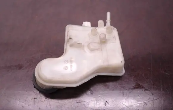Volvo V50 Brake fluid reservoir 03350886421 D47