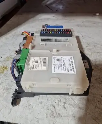 Ford Mondeo MK IV Fuse module 7G9T14A073DD