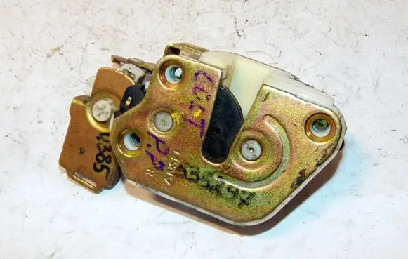 Mitsubishi Colt Front door lock MR264559