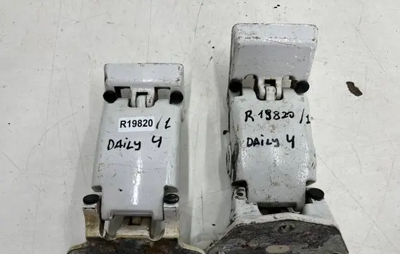 Iveco Daily 6th gen Loading door hinge set 
