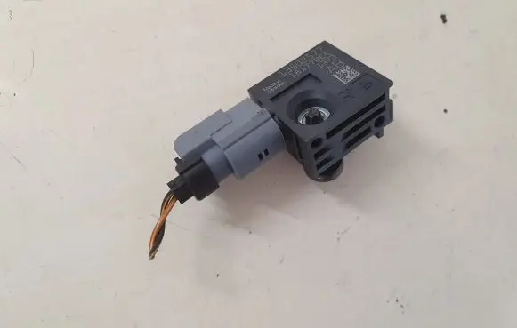 Opel Astra J Airbag deployment crash/impact sensor 13502577