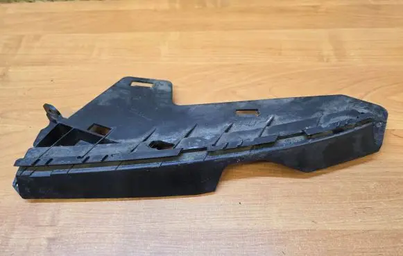Headlight/headlamp mounting bracket