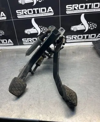 Mercedes-Benz C W202 Pedal assembly 2022901516
