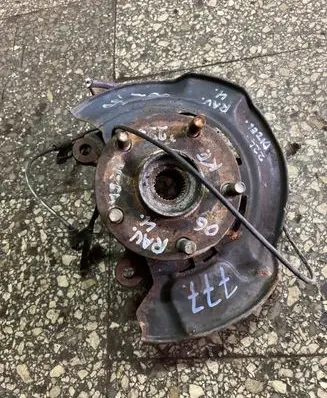 Toyota RAV 4 (XA30) Front wheel hub