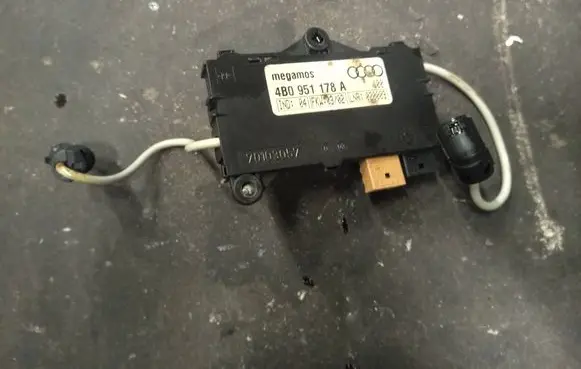 Audi A6 S6 C5 4B Alarm movement detector/sensor 4B0951178A 70103057