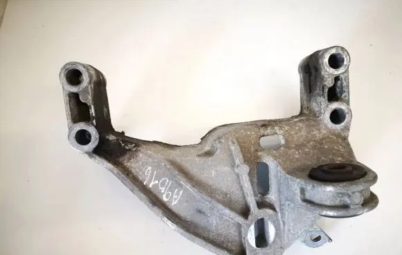 Mini One - Cooper R50 - 53 Engine mounting bracket