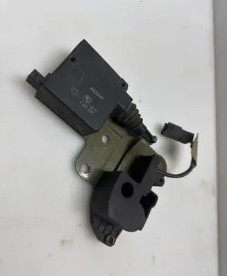 BMW 5 E34 Tailgate window lock/catch/latch 8120419 5124