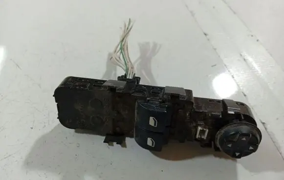 Peugeot Expert Electric window control switch 14012282XT