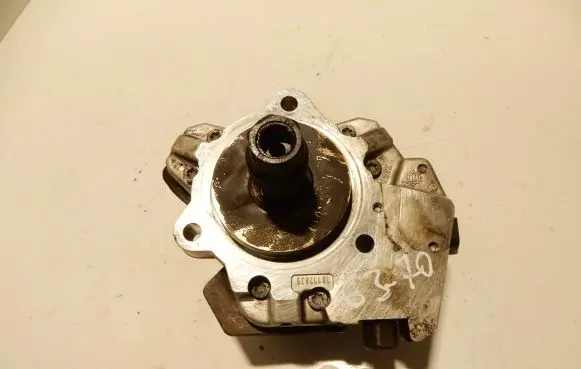 BMW 5 E60 E61 Fuel injection high pressure pump 0445010146 7798333 6370