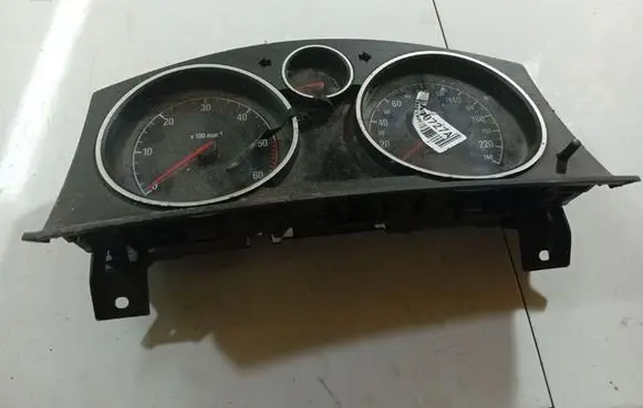 Opel Zafira B Speedometer (instrument cluster) A2C53024902E