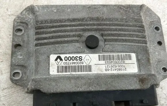 Renault Clio IV Engine control unit/module 215854126B 8200504593 8200461733