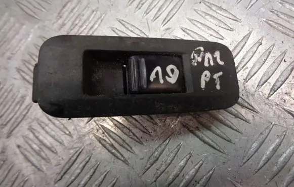 Nissan Primera Quarter vent window switch 25411AV600