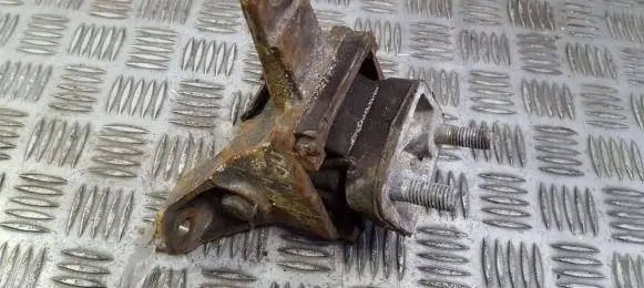 Ford Mondeo MK I Engine mount bracket 93bb6p079bb 93bb-6p079-bb