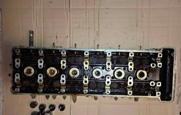 Jaguar XJ X308 Engine head 