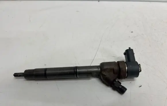 Hyundai i40 Fuel injector 338002A900