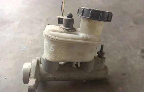 Nissan Primera Master brake cylinder 21027699