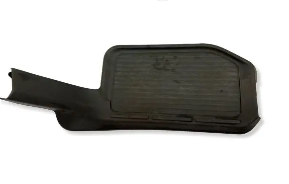 Mitsubishi Pajero Rear sill trim cover MR402154