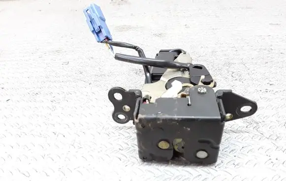 Pontiac Vibe Tailgate window lock/catch/latch 