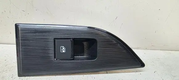 Nissan Qashqai J12 Electric window control switch 829606UA0B