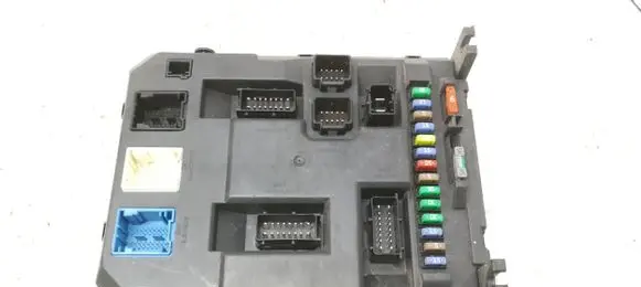 Peugeot 207 CC Fuse module 9664983080 20525079 PRT0675001
