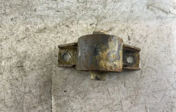 Mitsubishi Pajero Sport I Front differential mounting bracket mb430694
