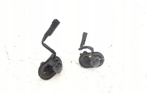 Volvo XC60 Windshield washer spray nozzle 