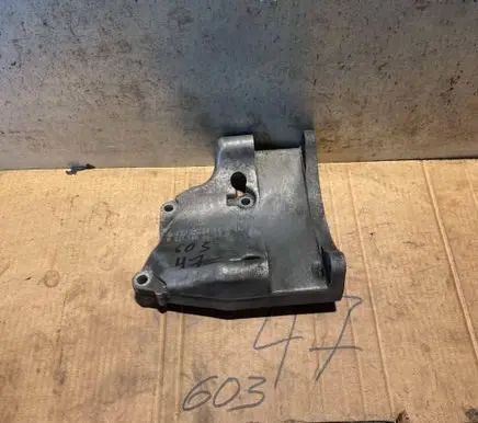 Mercedes-Benz E W124 Generator/alternator bracket 6011550435