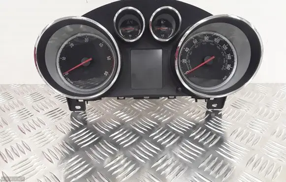 Opel Zafira C Speedometer (instrument cluster) 769166750U