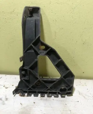 Audi A6 S6 C6 4F Fender mounting bracket 77C7