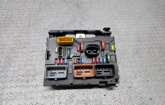 Peugeot 207 Fuse module 9664055780 BSML1100