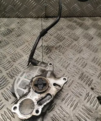 Volkswagen PASSAT B6 Vacuum pump 03l145100