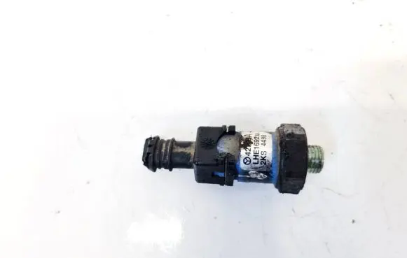 Jaguar XJ X308 Fuel pressure sensor lhe1692aa 42709a