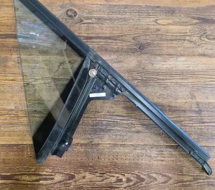BMW Z3 E36 Front triangle window/glass 8410161 51328410161