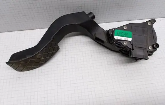 Volkswagen PASSAT B5.5 Accelerator throttle pedal 8D1721523E 6PV00837503