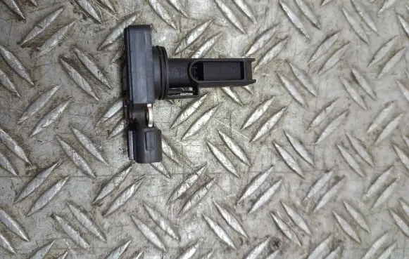 Toyota Avensis T220 Mass air flow meter 22204-27010