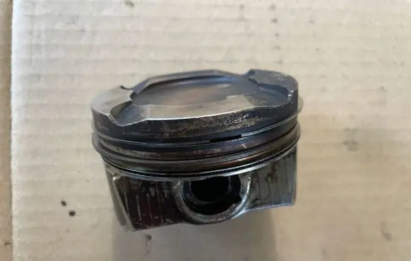 Piston