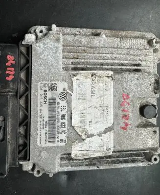 Volkswagen Scirocco Engine control unit/module 03L906022KD 0281015335
