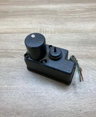 Audi 80 90 B3 Central locking vacuum pump 443862257B