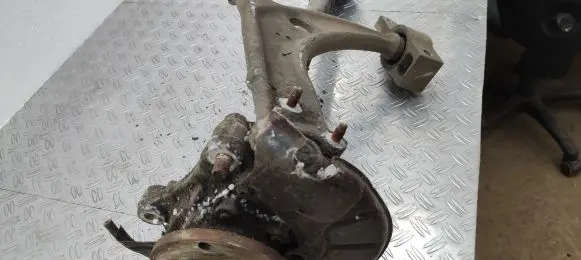 Volkswagen PASSAT B7 Front wheel hub